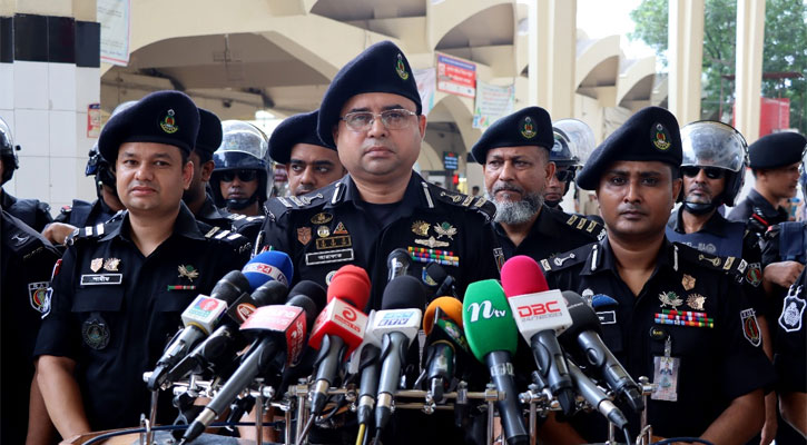 ঘরমুখো মানুষের যাত্রা নির্বিঘ্ন করতে কঠোর অবস্থানে র‌্যাব